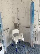 Dusche im Mühlenferienhaus, ebenerdig, mit Haltgriffen