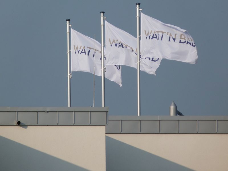 wattnbad fahnen im wind