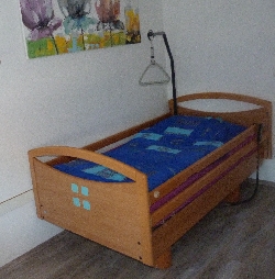 Pflegebett Mit Bettgalgen Gitter Oben an der Nordsee