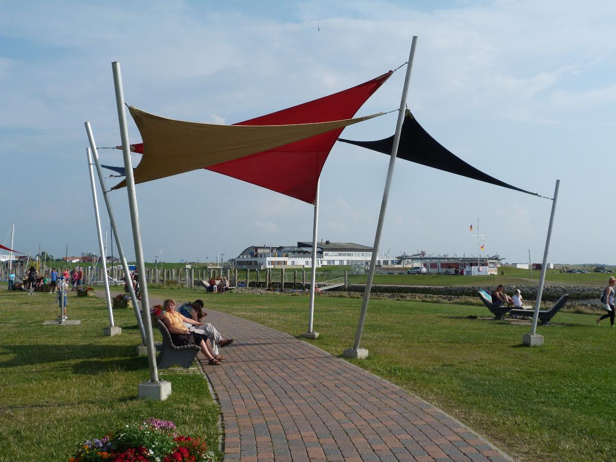 Genießen Sie die schönen Sonnentage am Strand