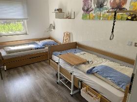 Schlafzimmer mit Pflegebett