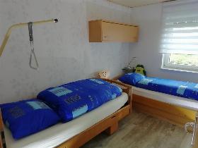 Mühlenferienhaus - Schlafzimmer 2 mit 2 Betten
