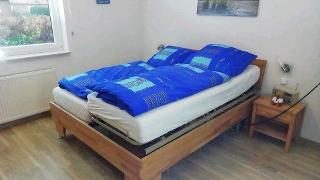 Mühlenferienhaus -Bett mit Pflegebetteinsatz Mittelposition