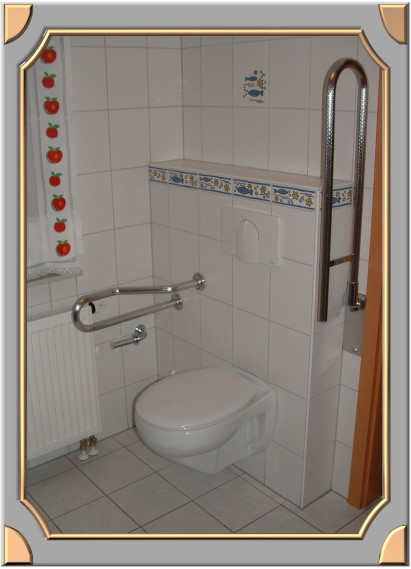 bequemer, durchdachter Toilettenbereich